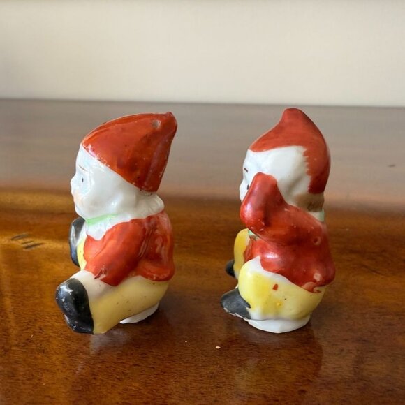 Vintage Pixie Elf Gnome Miniature Salt and Pepper Shakers Japan 2" - Picture 2 of 10